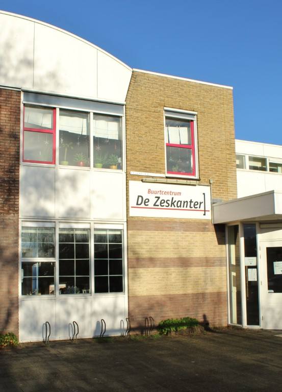 Het gebouw van De Zeskanter aan de Nieuwendamstraat